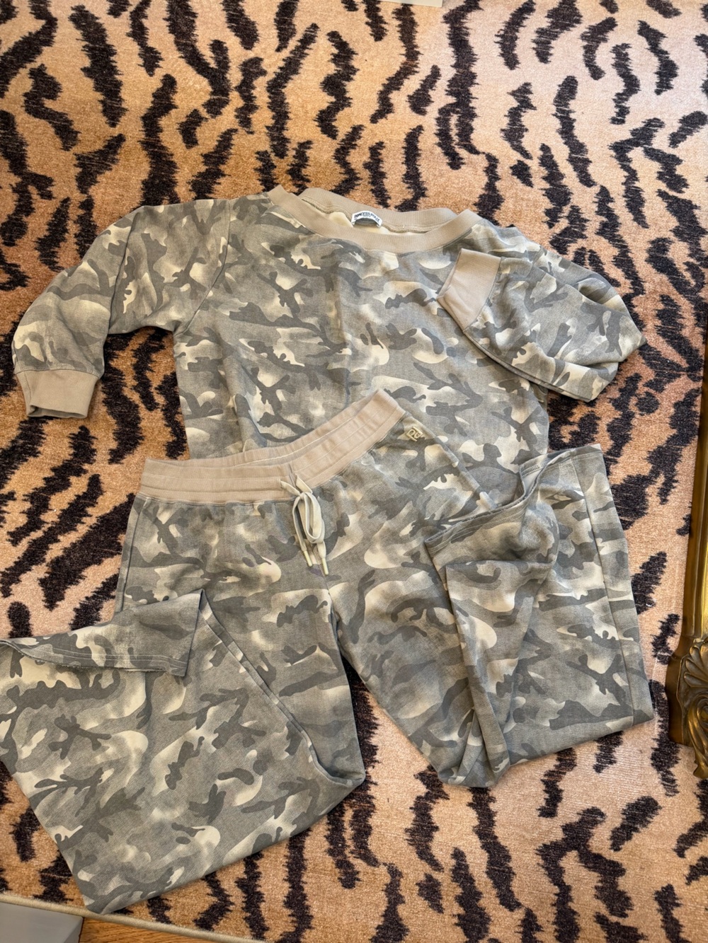 Princess Polly Taupe Gray Camo Lounge Set
size 12 bottoms
Size 8 top - Picture 1 of 3